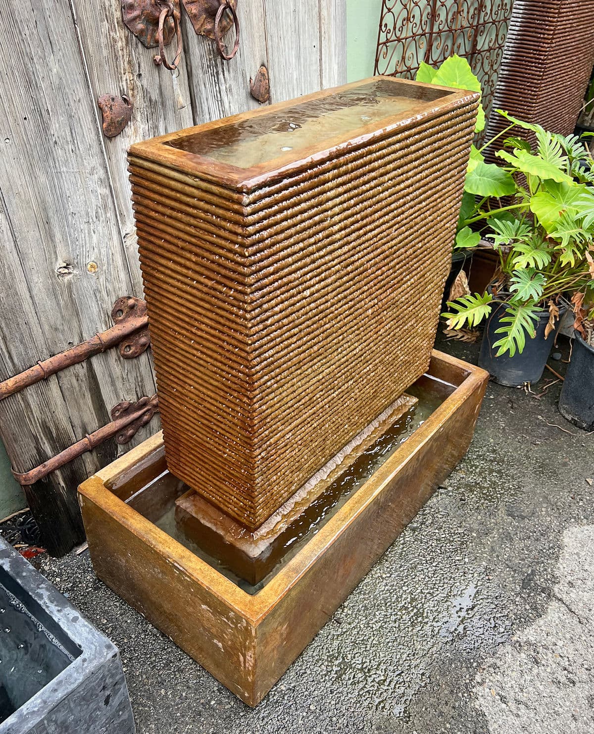 Cement Ripple Fountain Small Rust - Thumbnail 5