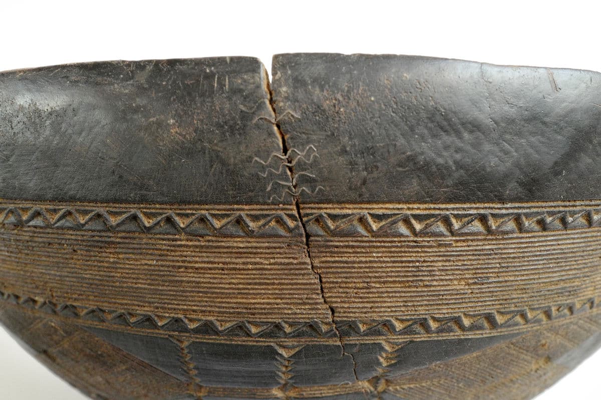 Antique Large Tuareg Wood Bowl - Thumbnail 6