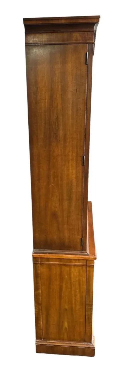 Kindel Grand Rapids 'Milano' Cherry Breakfront China Cabinet - Circa 1960 - Thumbnail 6