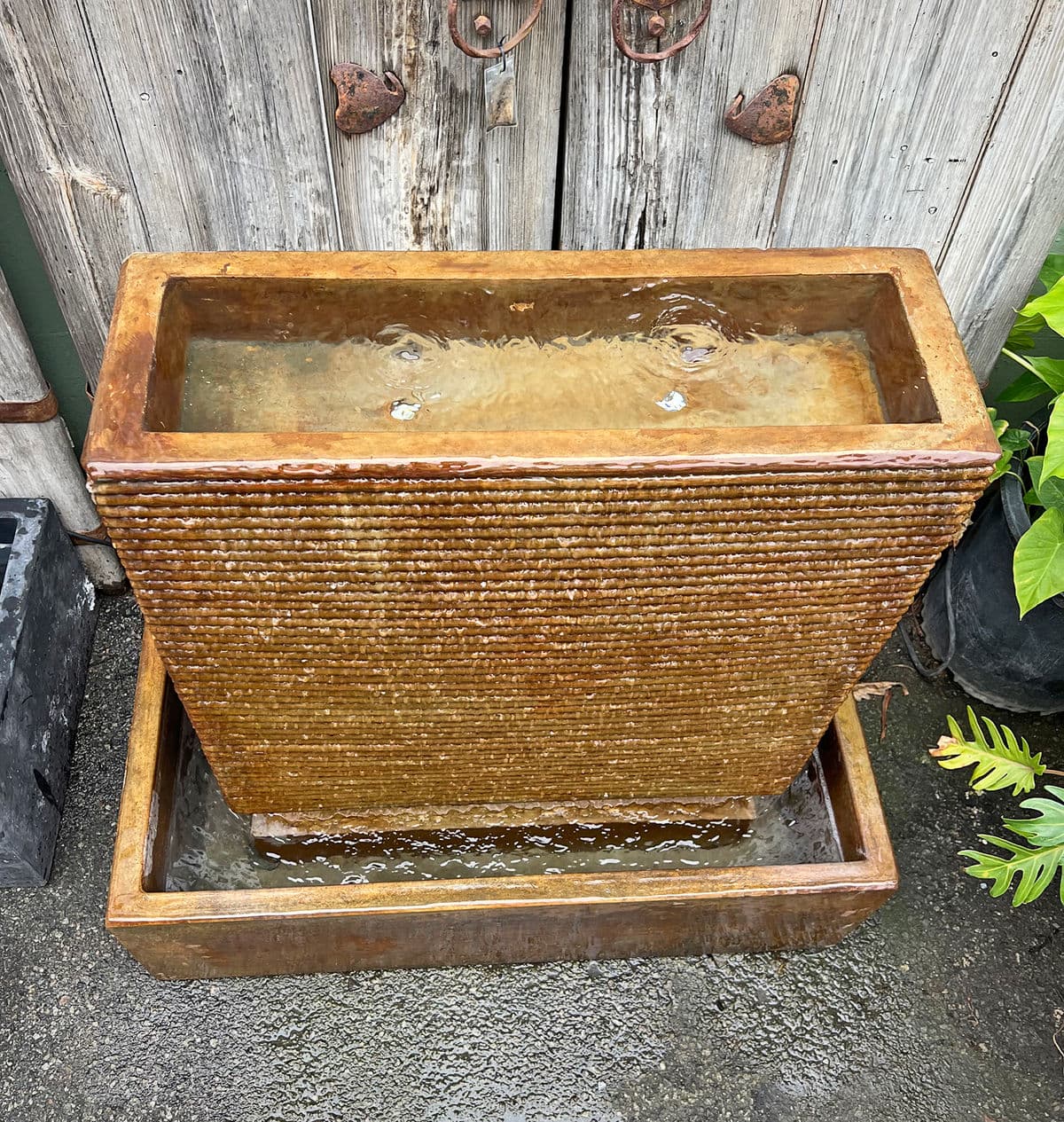 Cement Ripple Fountain Small Rust - Thumbnail 6