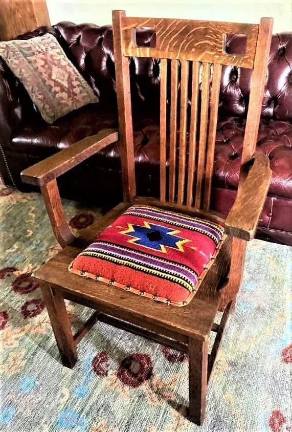 Antique in the Manner of Frank Lloyd Wright - Prairie Style Quarter Sawn Oak Arm Chair With Hand Woven Oaxaca Tapestry Seat - Early 20th Century - Thumbnail 6