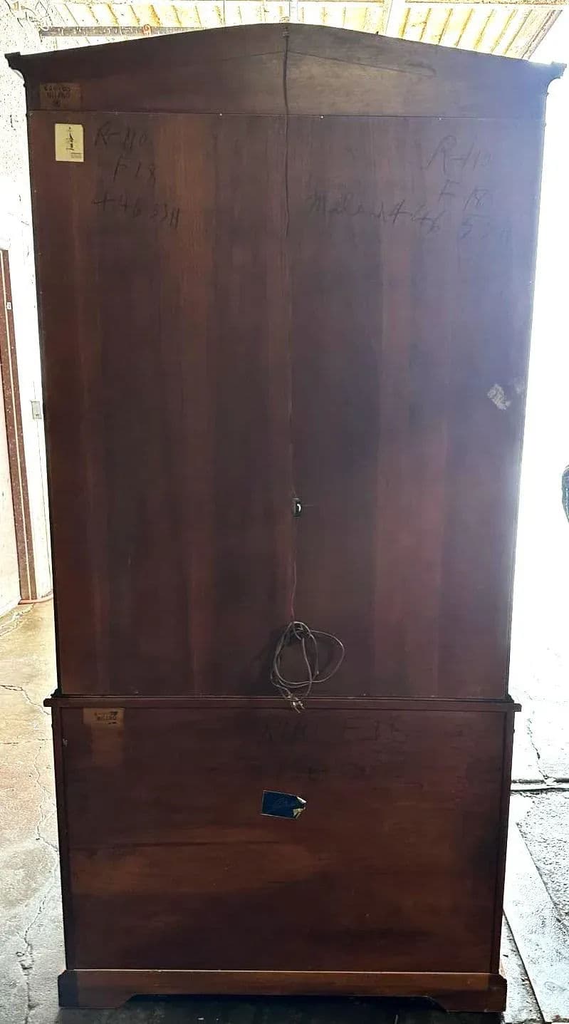 Kindel Grand Rapids 'Milano' Cherry Breakfront China Cabinet - Circa 1960 - Thumbnail 7