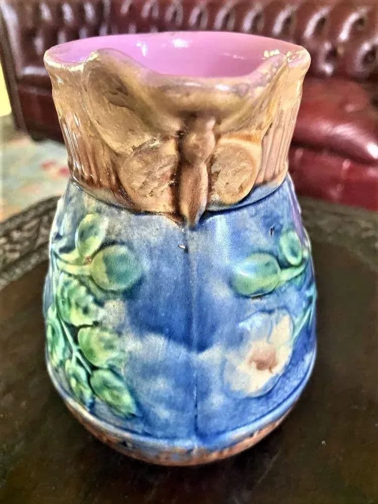 1890s Butterfly Spout Arts & Crafts Etruscan Majolica Pitchers - Set of 5 - Thumbnail 7