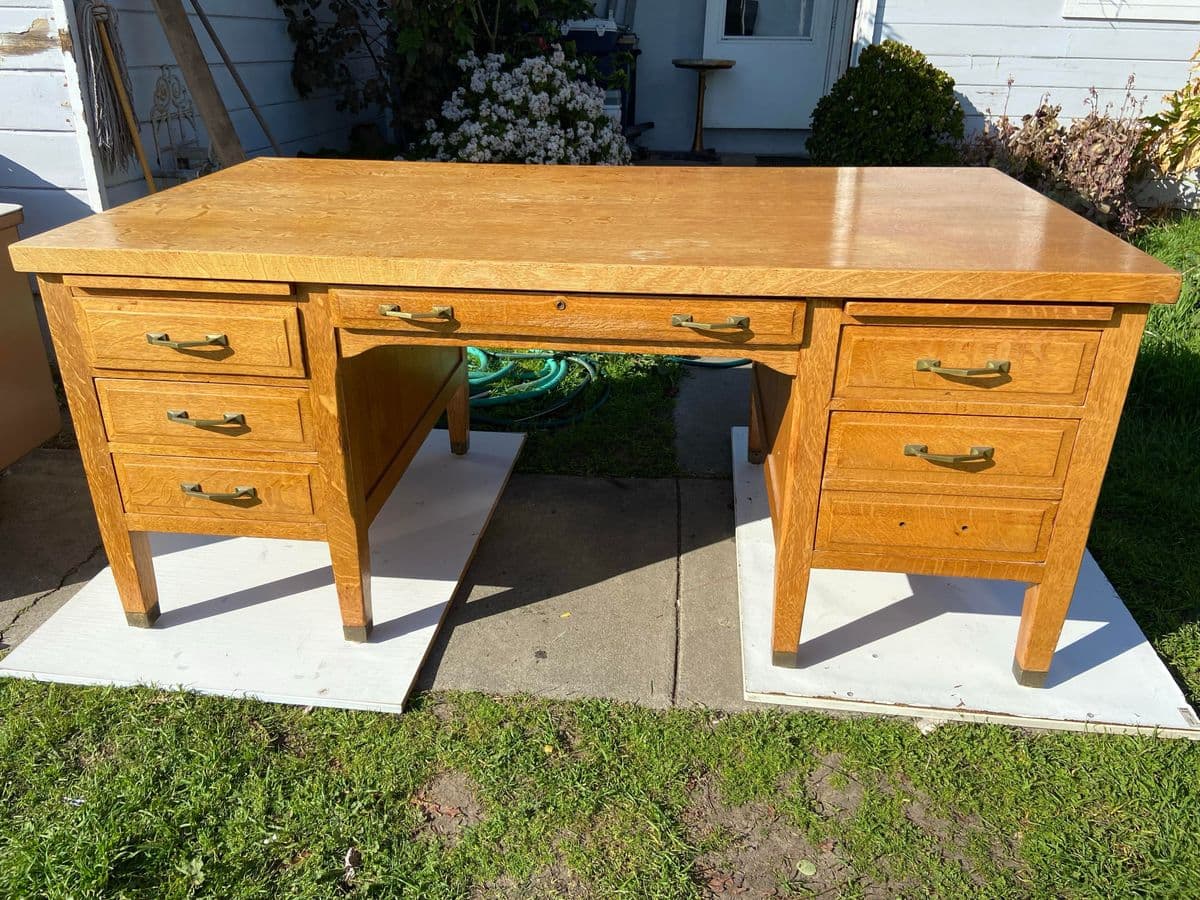 1920s Antique Quarter Sawn Executive Oak Writing Desk - Thumbnail 8