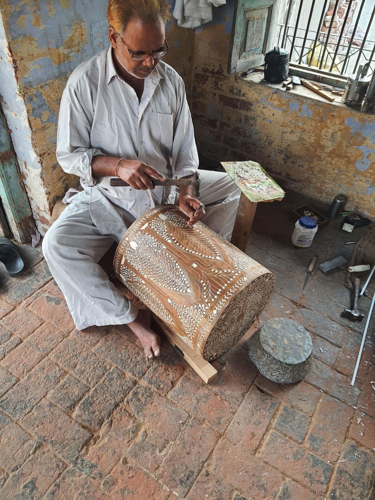 Colonial Inlay Barrel Side Table Stool - Thumbnail 8