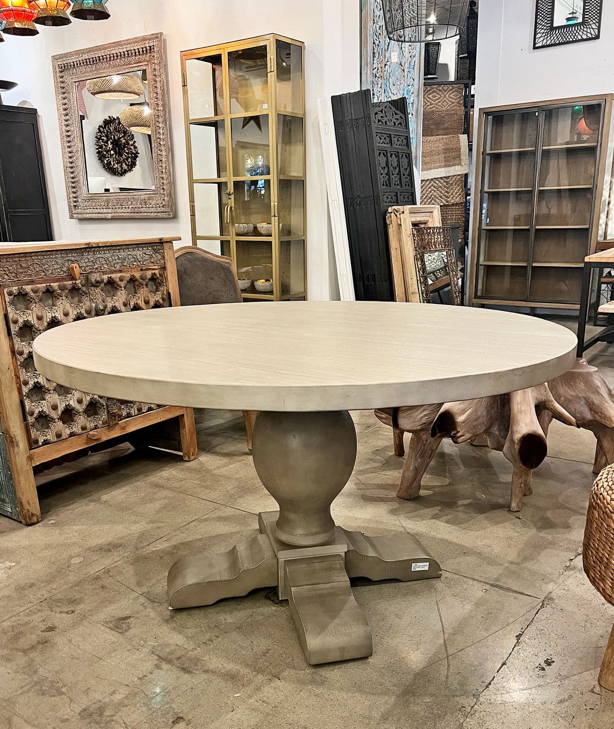Round Beach Washed Salvage Pine Dining Table - Thumbnail 8