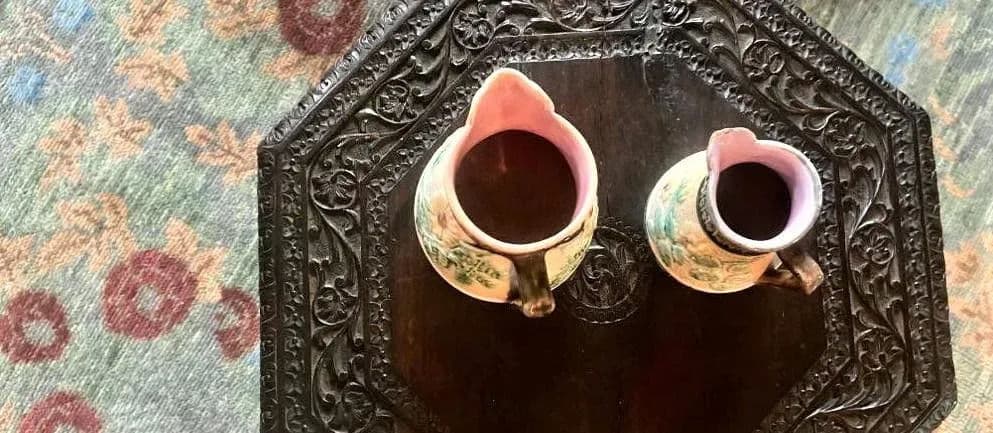 1890s Butterfly Spout Arts & Crafts Etruscan Majolica Pitchers - Set of 5 - Thumbnail 9