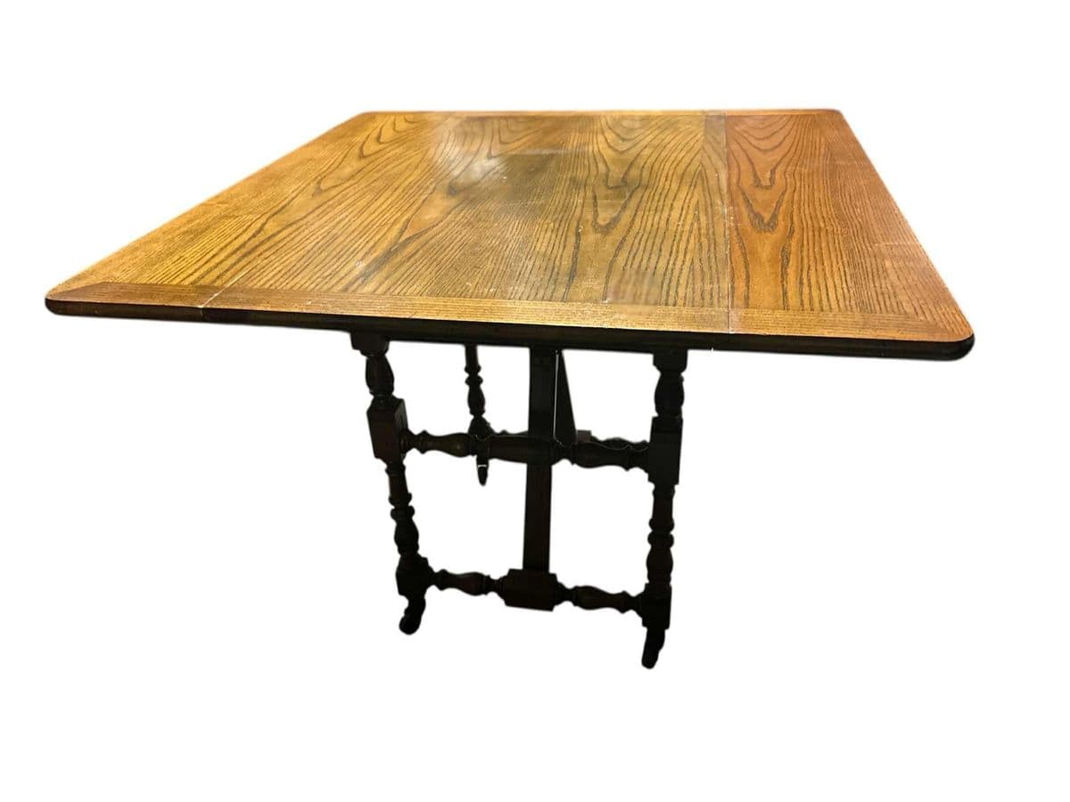 Late 20th Century Baker Furniture Vintage William & Mary Oak Drop Leaf 18” H Coffee Table Adjustable as 29” H Side Table - Thumbnail 9