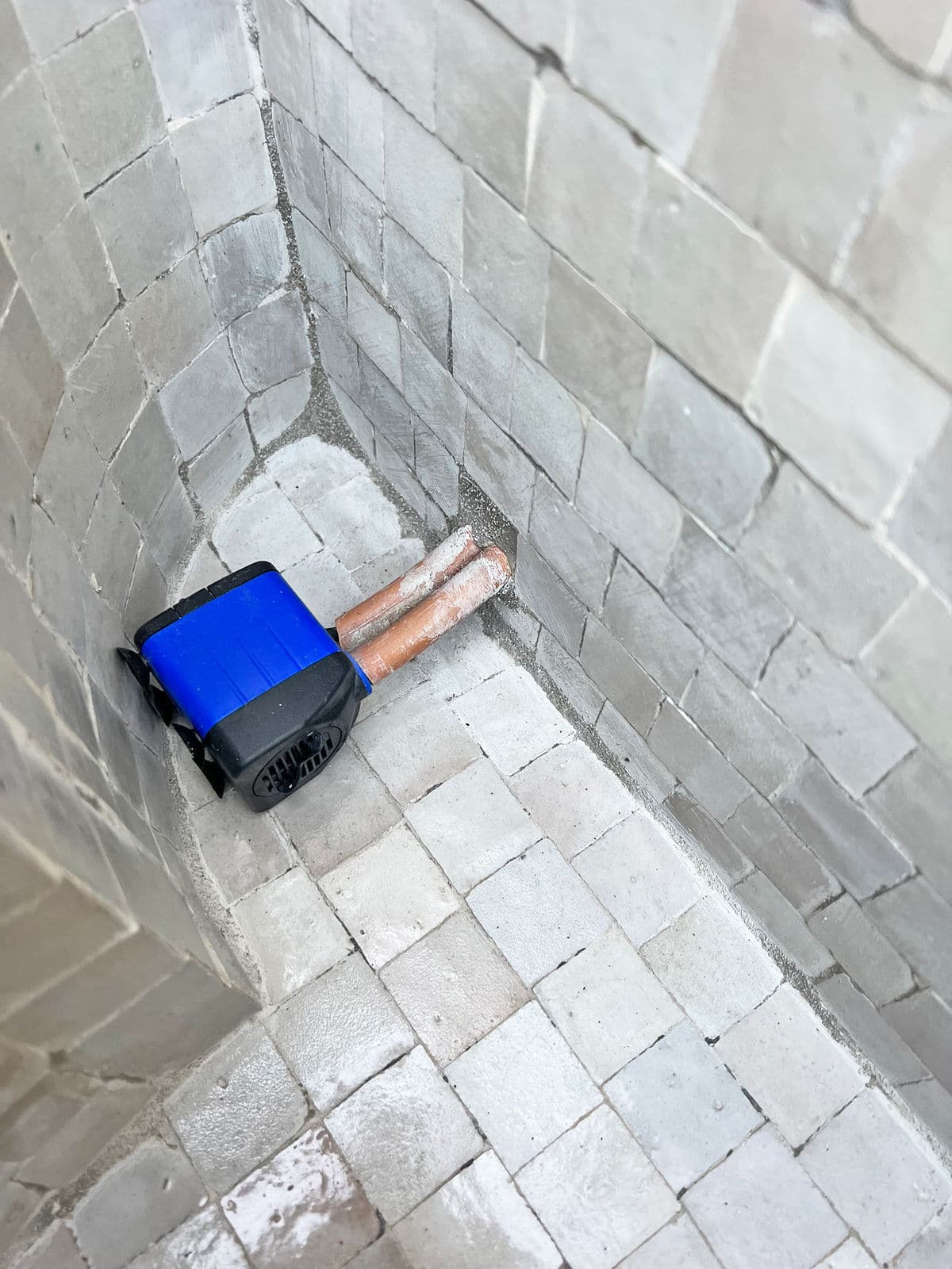 Outdoor White & Tan Mosaic Wall Fountain - Thumbnail 9