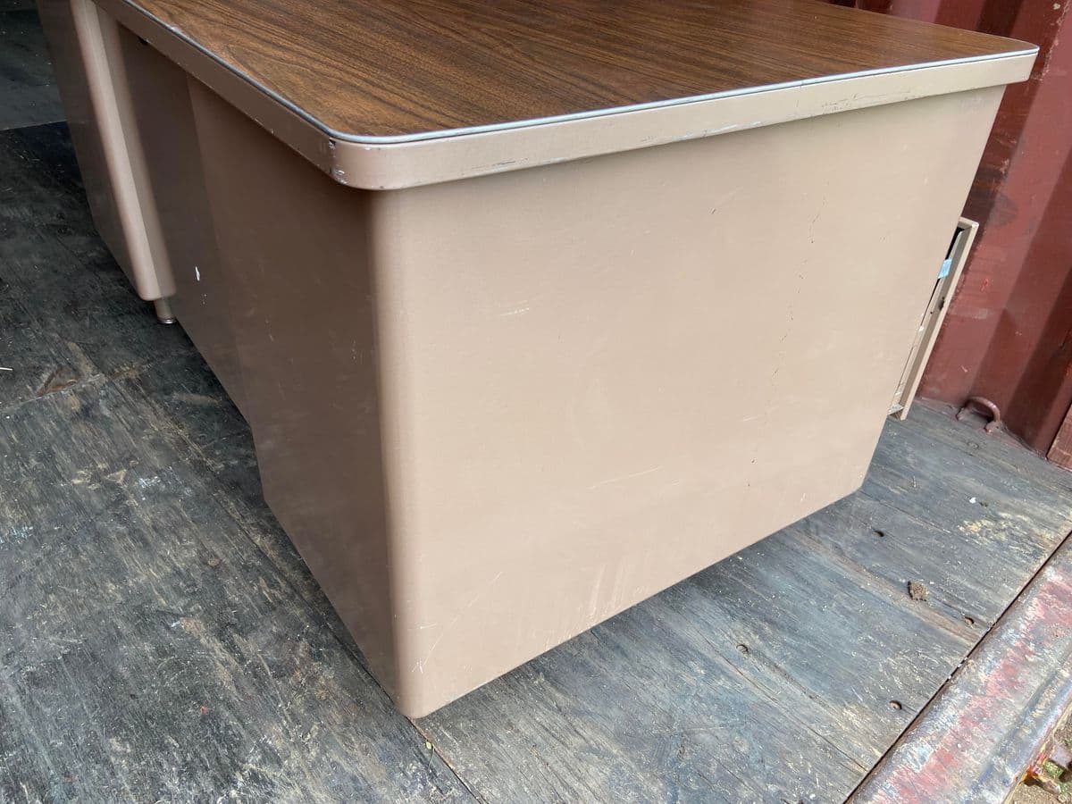 1970s Vintage Mid Century Modern Metal Tanker Desk - Thumbnail 10