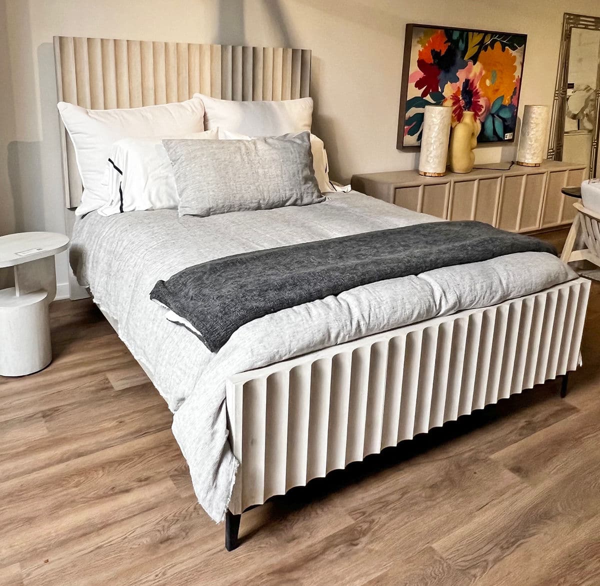 Modern White Wash Oak King Bed - Thumbnail 10