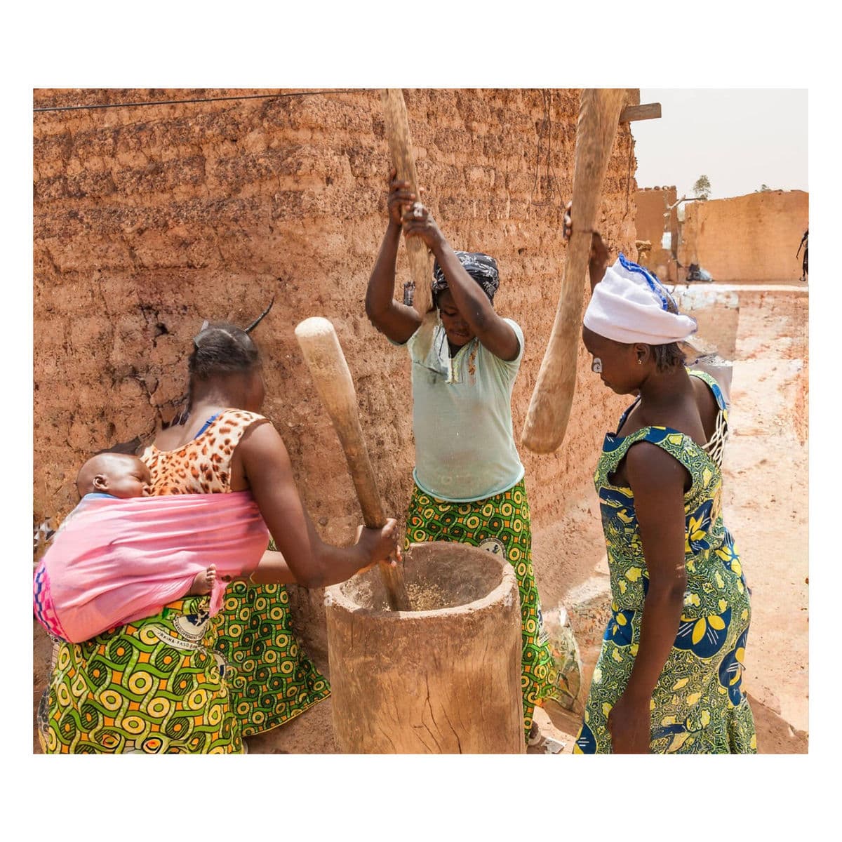 Large Vintage Guinea Wood Pestle Bowl - Thumbnail 11