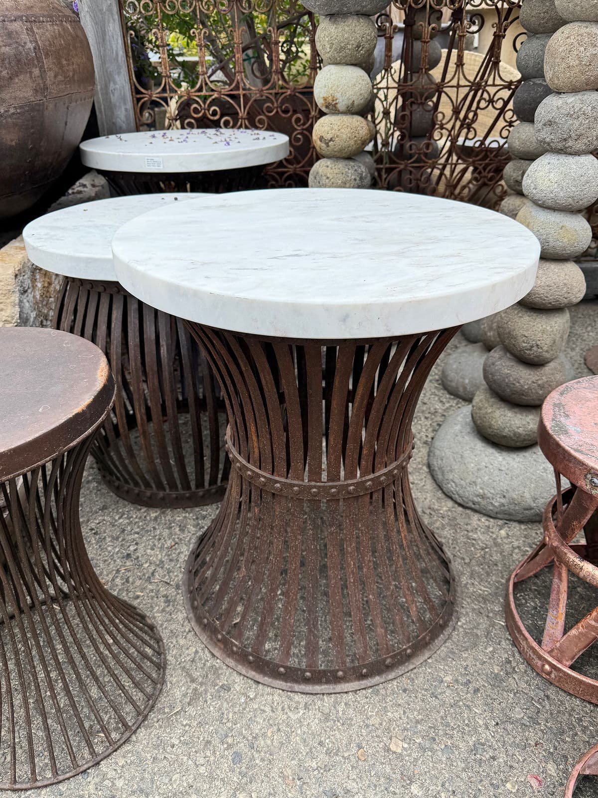 White Marble & Iron Rivet Band Side Table - Thumbnail 11