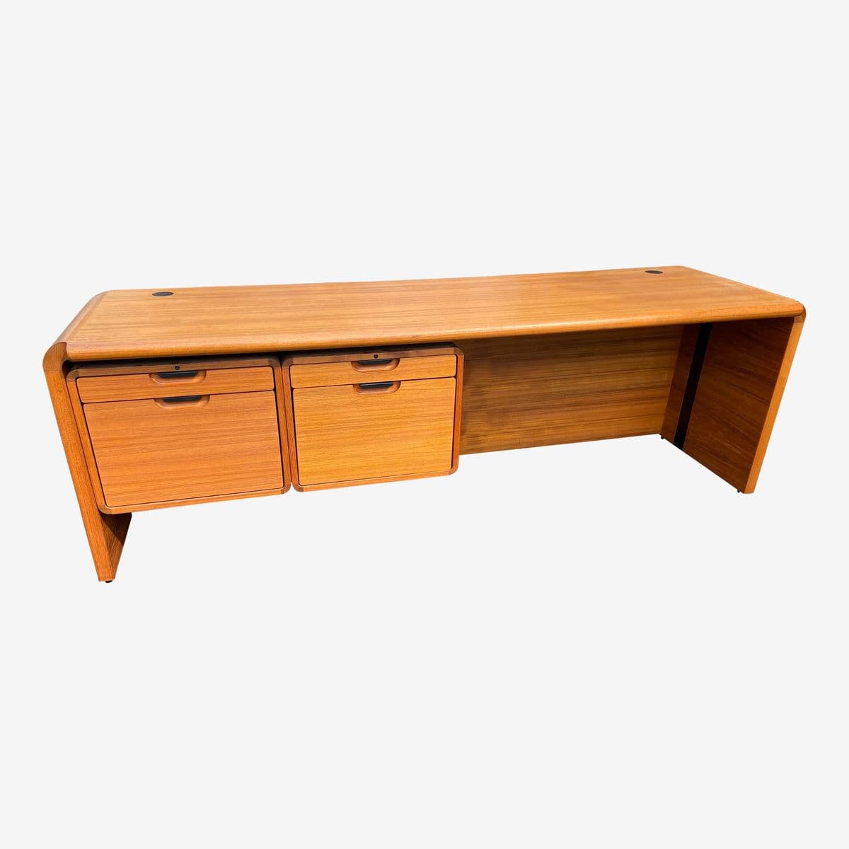 1990s Vintage Mid Mid Century Modern Oak Credenza - Image 1