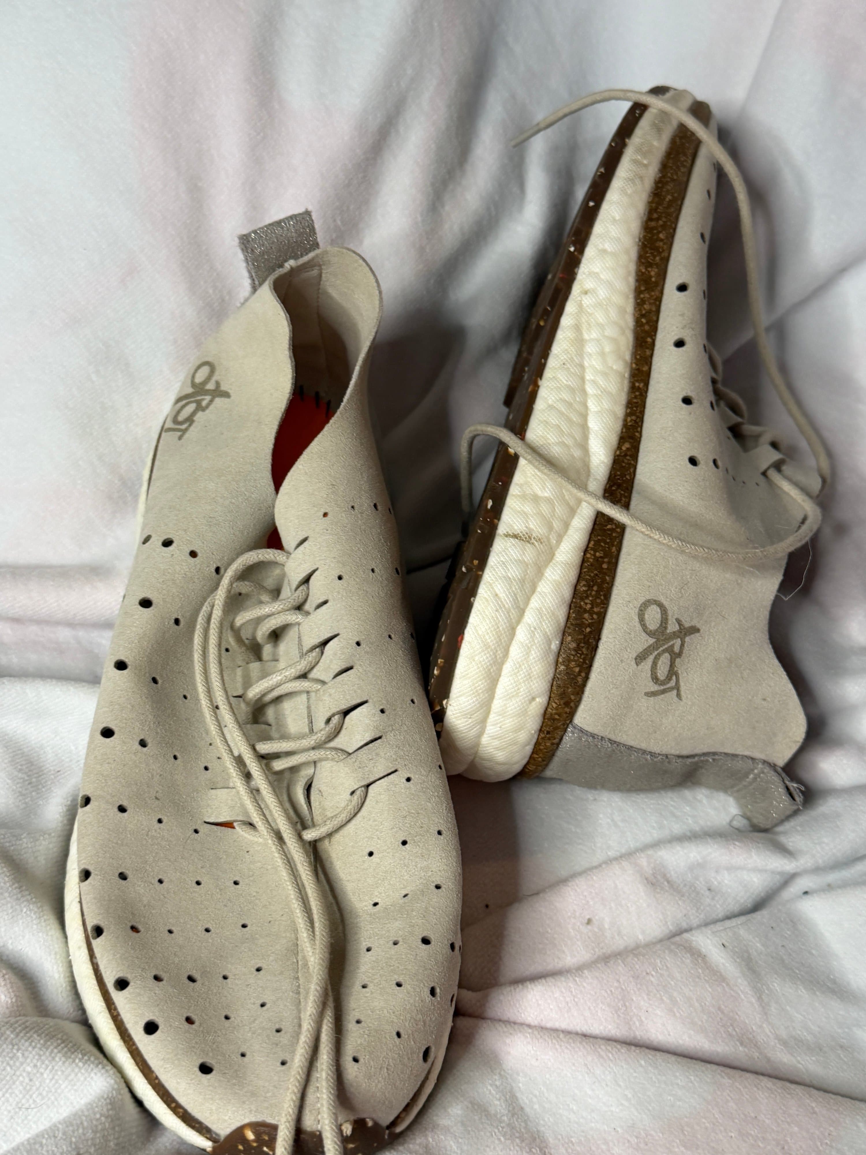 Opot Beige Low-Top Unisex Sneakers Size 8.5
