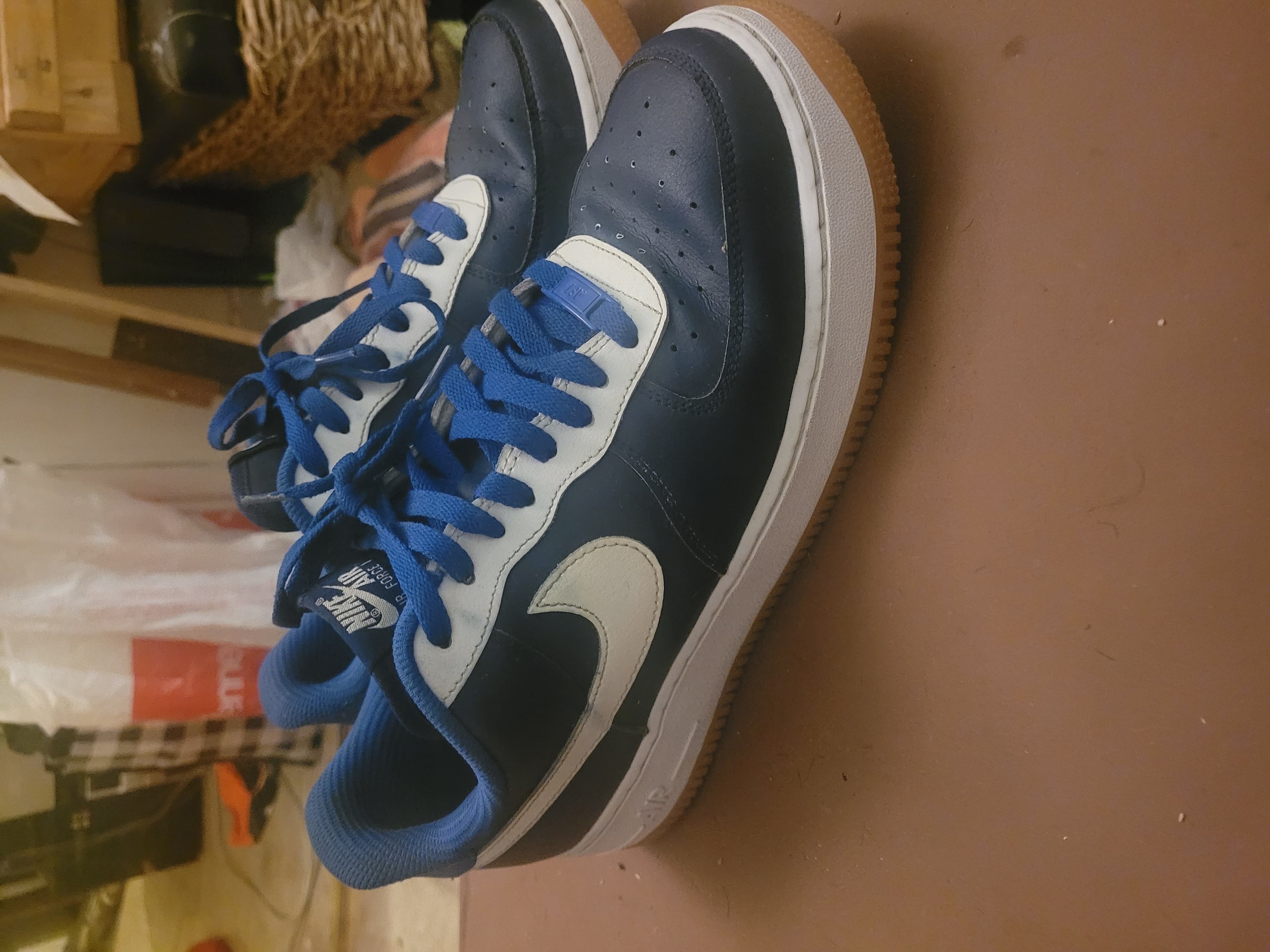 Men's Nike swoosh shoes - Image 1