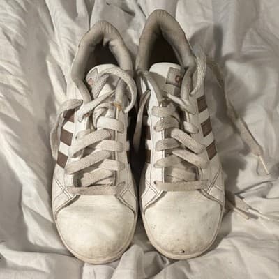 adidas Girls White Gold Logo Sneakers Lace Up Flat Casual US Size 1 EU 32