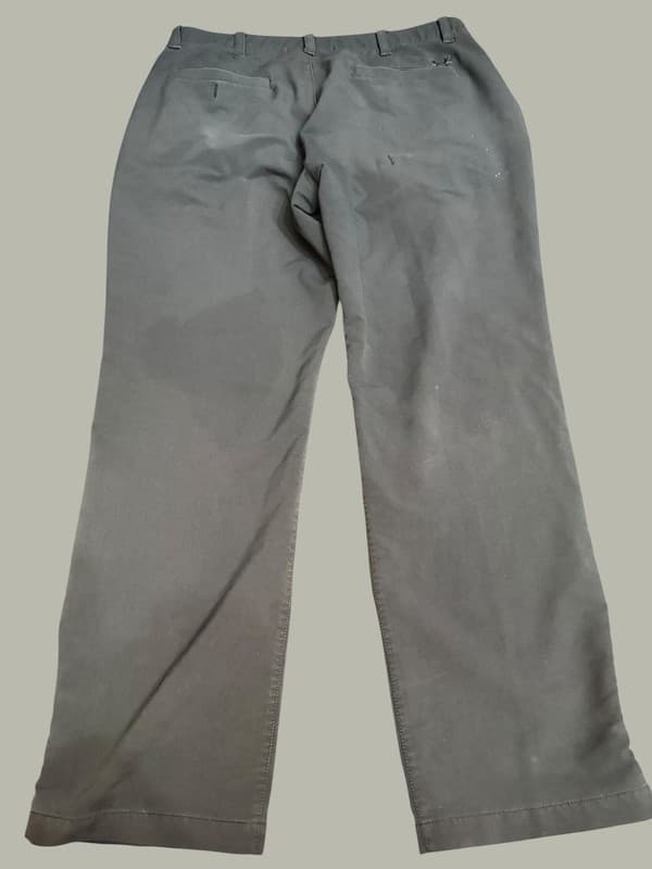 Under Armour Men's Black Straight Leg Chino Golf Pants Size 40/32 - Image 1