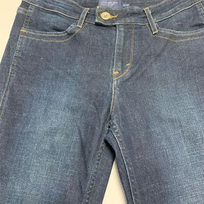 Levi's Women's Jeans Size 6M Blue Medium Wash 5-Pocket Style - Image 1