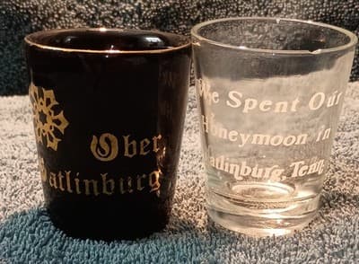 Ober Gatlinburg Tennessee Souvenir Painted Shot Glasses Set of 2 Vintage 1980's - Image 1