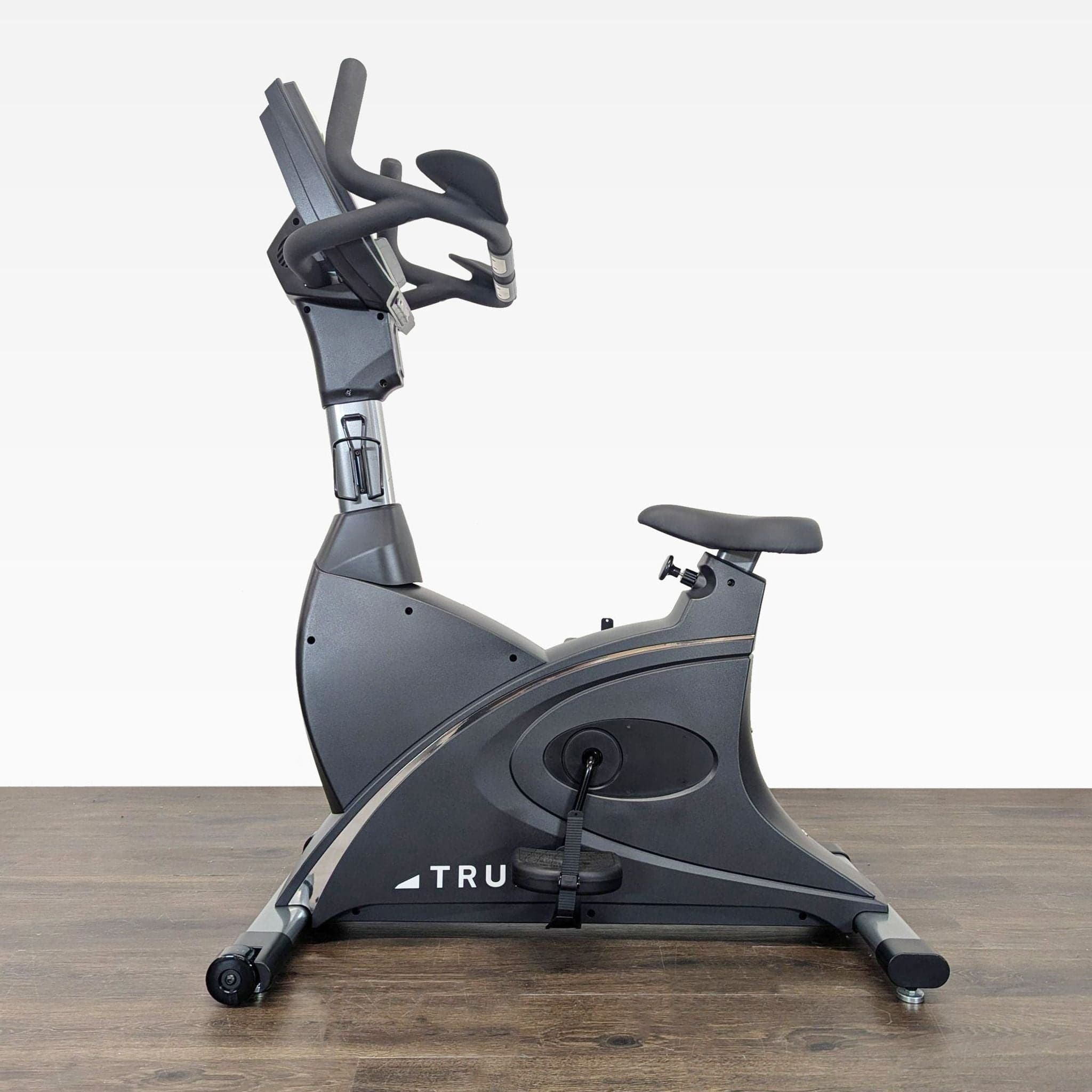 TRUE CS200 Commercial Upright Bike – Comfortable & Durable Gym Equipment - Image 1