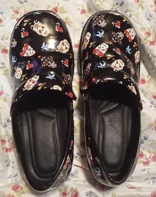 Easy Works by Easy Street Sugar Skull Clogs Women's 7 Slip Resistant Non-Marking - Image 1