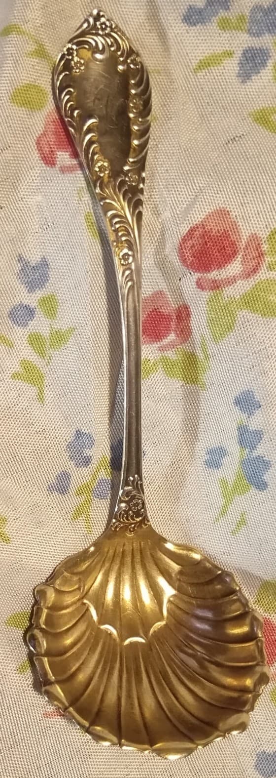 Antique Imperial Queen Sterling Silver Bonbon Spoon – Shell Bowl Gold Wash 15g - Image 1