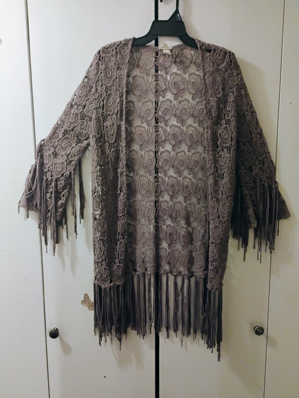 Gimmicks buckle mauve knit fringe kimono - Image 1