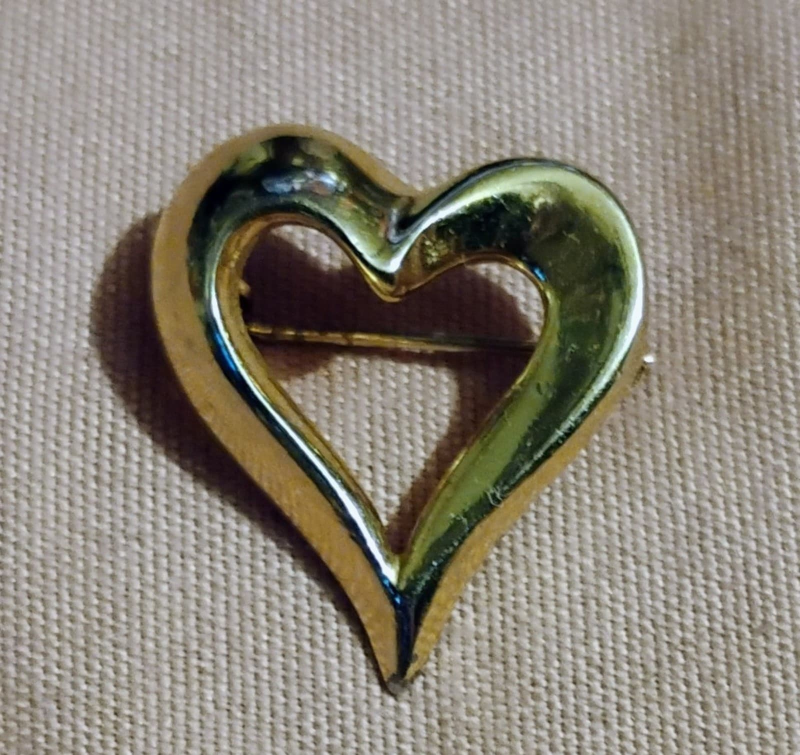 Heart Shaped pin/lapel - Image 1