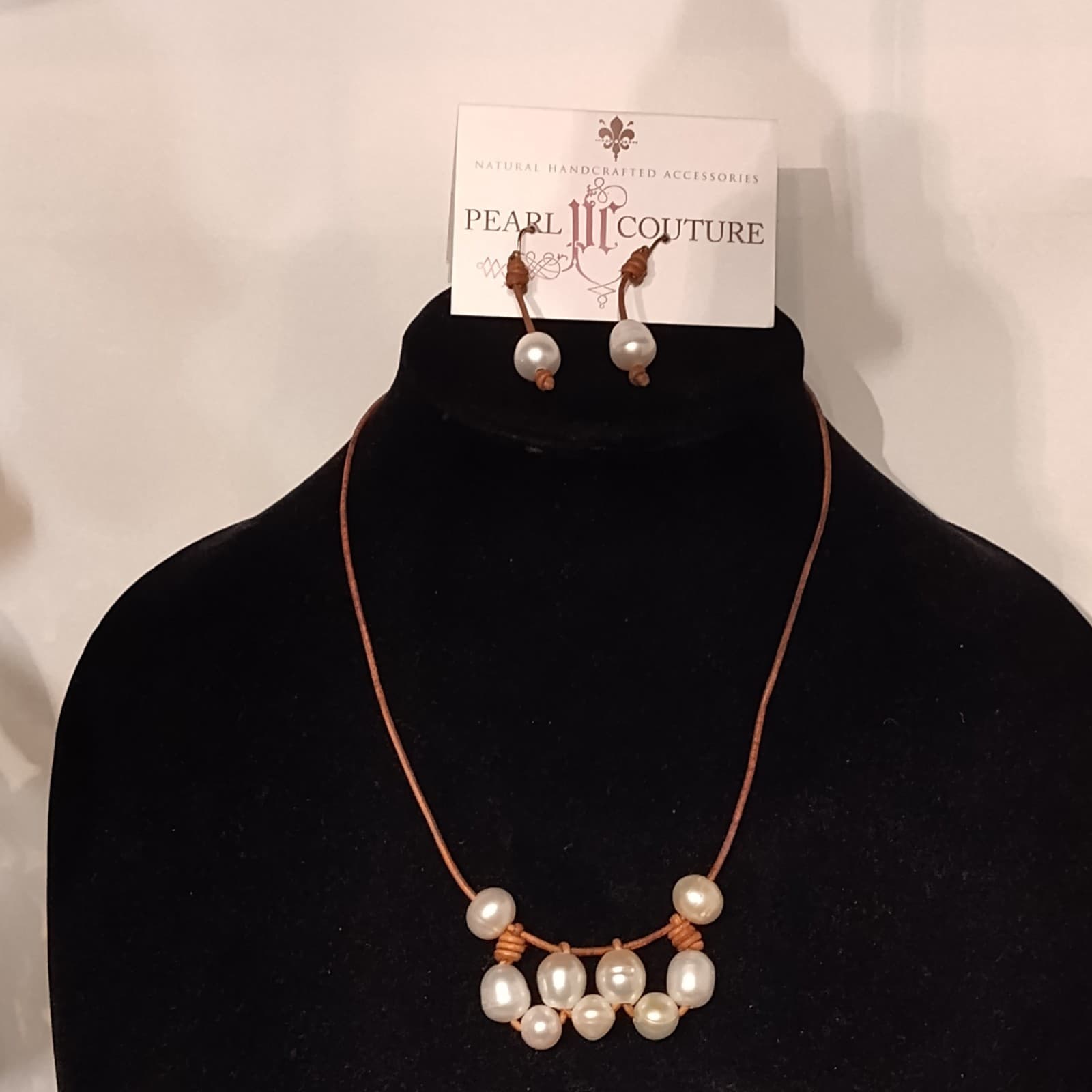 gorgeous Pearl couture necklace & hook earrings - Image 1