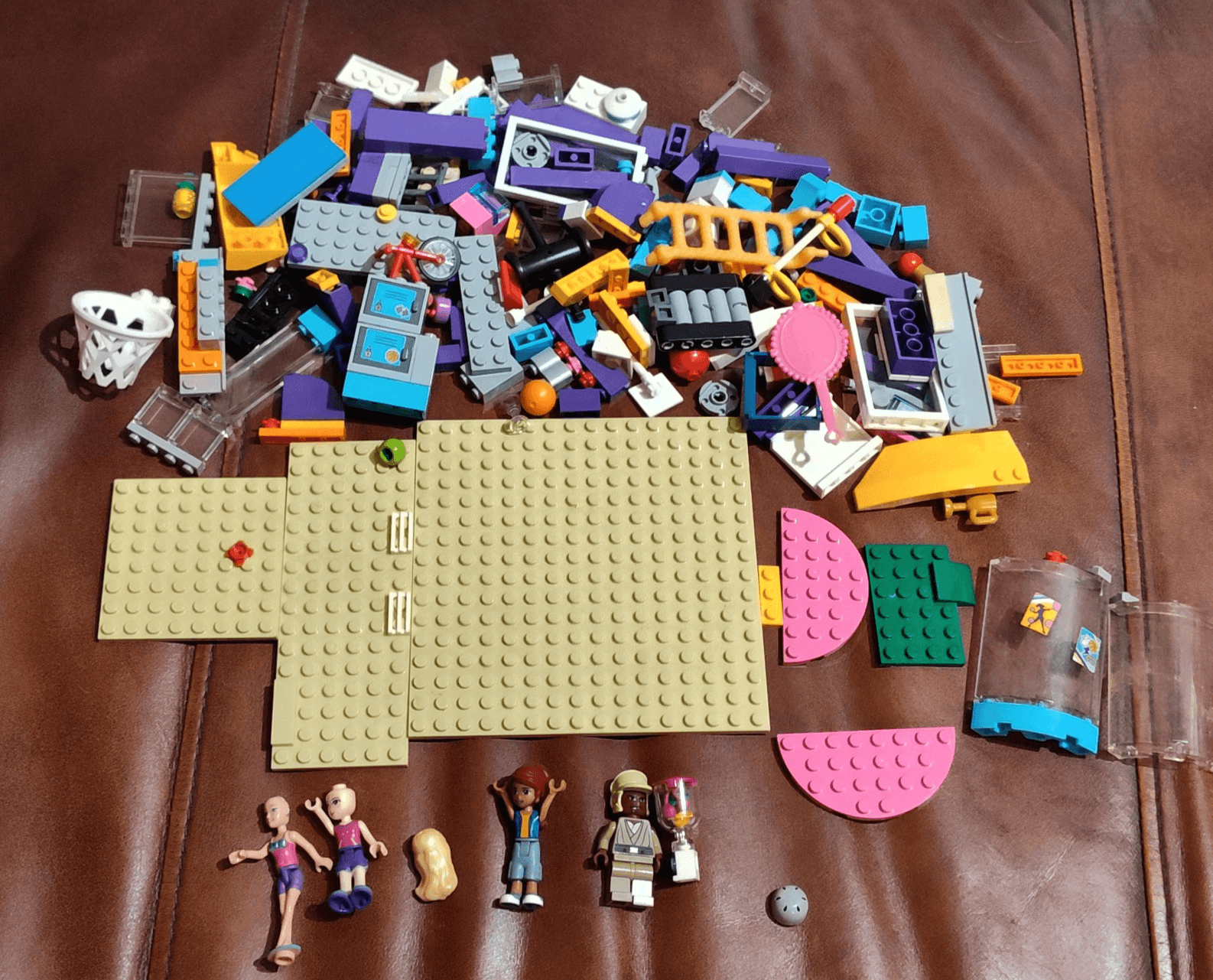Lego Friends Minifigure Lot Minfigs Parts pieces - Image 1