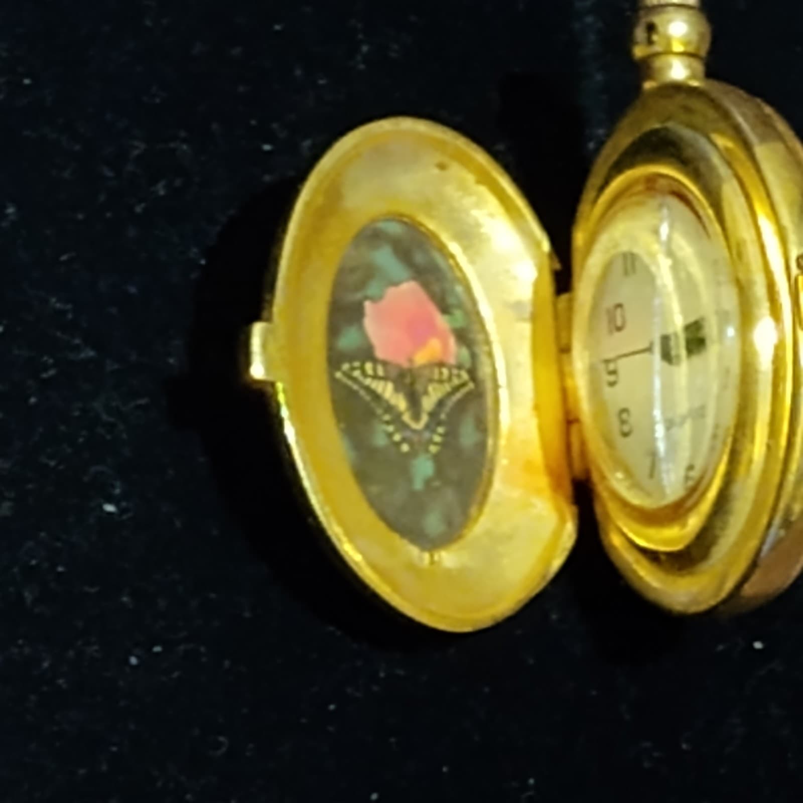 Pendant Necklace Watch Womens 28mm Oval Gold Tone Locket New Battery 29" - Image 1