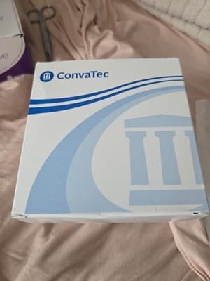 ConvaTec Sur-Fit Natura Stomahesive Wafer Flexible 125264 1-3/4" 45mm 10/Box - Image 1