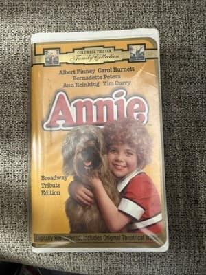 Annie (VHS, 1982) - Image 1
