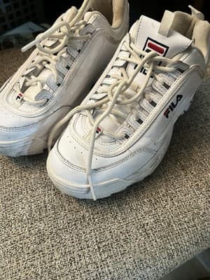 Fila Women’s 9.5 White Sneaker - Image 1
