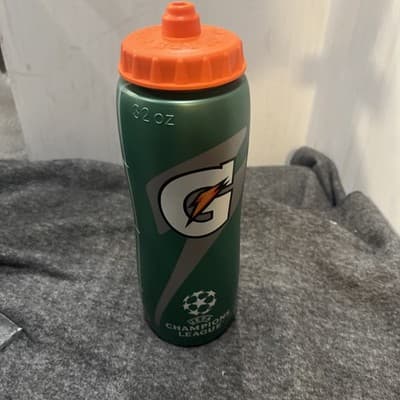 Gatorade Squeeze 32oz Plastic Water Bottle - Green - Image 1