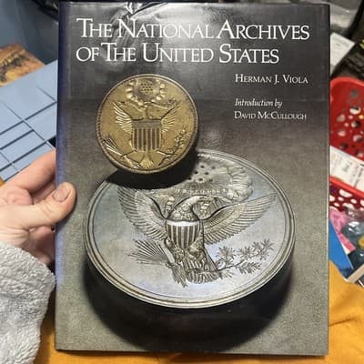 The National Archives of the United States by Herman J. Viola (Hardcover, 1988) - Image 1