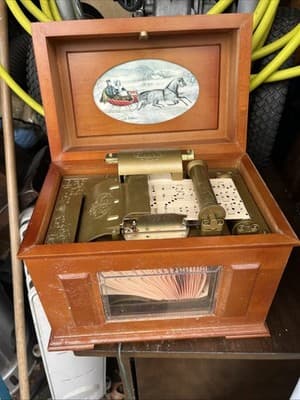 Mr Christmas Music in Motion Music Box Wooden With Power Supply - Image 1