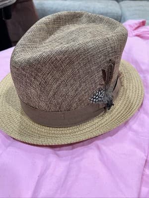 Stacy Adam’s Men’s Medium Sized Fadora Beige With Feathers Polyester - Image 1