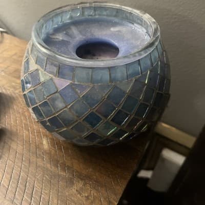 KOHLS Mosaic 11.3 oz Scented Round Candle Frosted Snowflakes Scent 5" Used 1x - Image 1