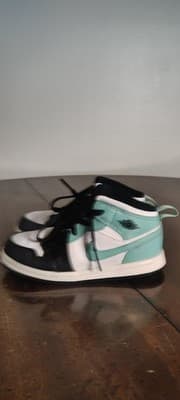 Jordan Air Jordan 1 Mid Shoes Kids 10C Green Black White Sneakers 640735-132