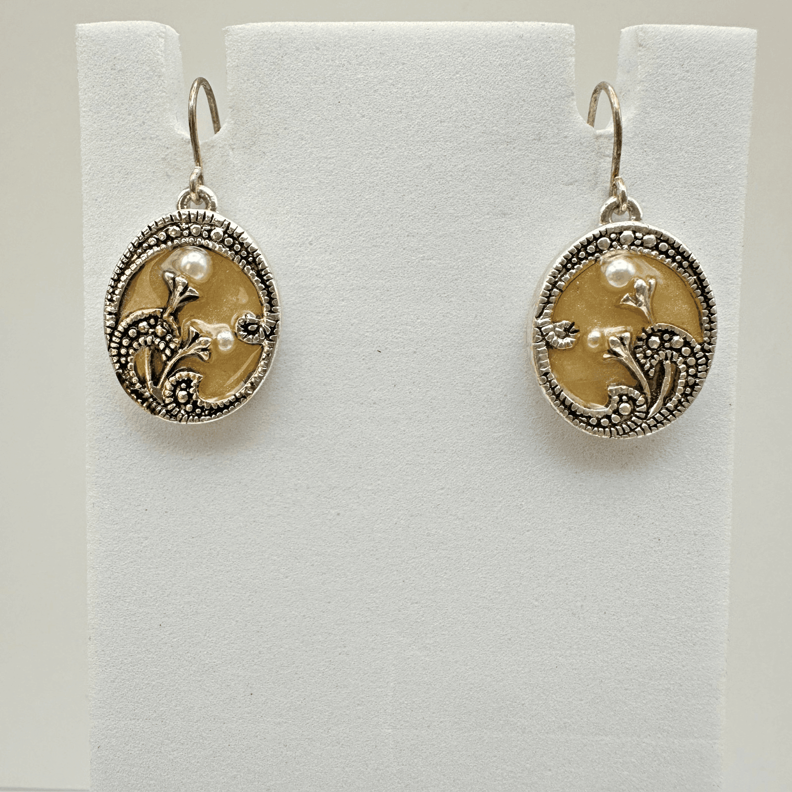 VTG Silver Tone Boho Dangle Earrings Faux Pearl Floral Hook Women's Jewellery - Image 1