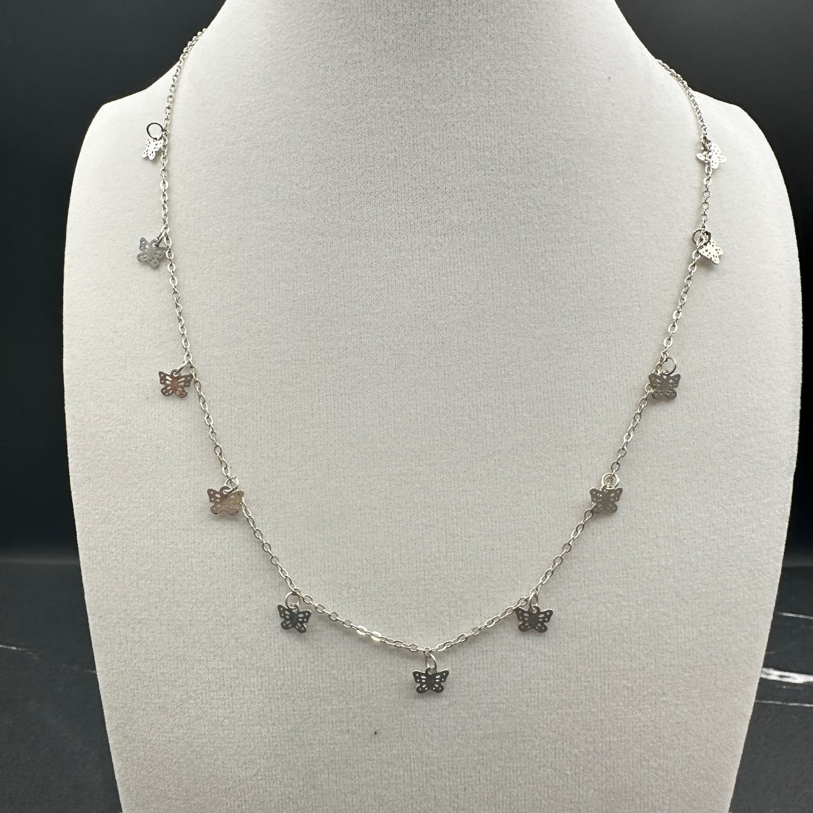 Vintage Claire's Silver-Tone Classic Round Link Butterfly Charm Station Lobster - Image 1