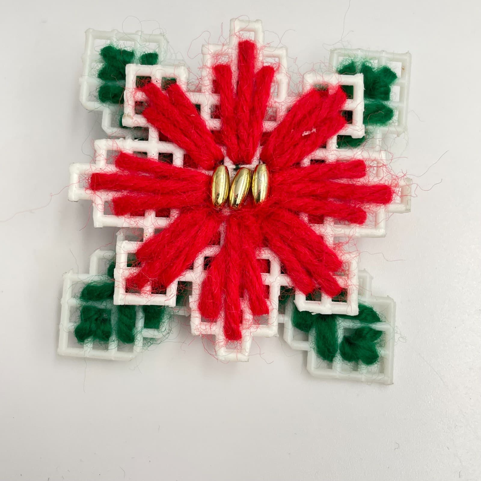 Vintage 90s Plastic Canvas Yarn Christmas Poinsettia Brooch Pin Women's Jewelry - Image 1