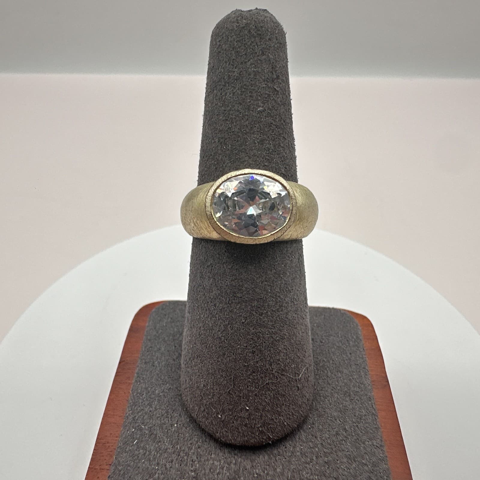 Vintage Y2K Gold Tone Glass Stone Ring Statement Women's Classic Fashion Jewelry - Image 1