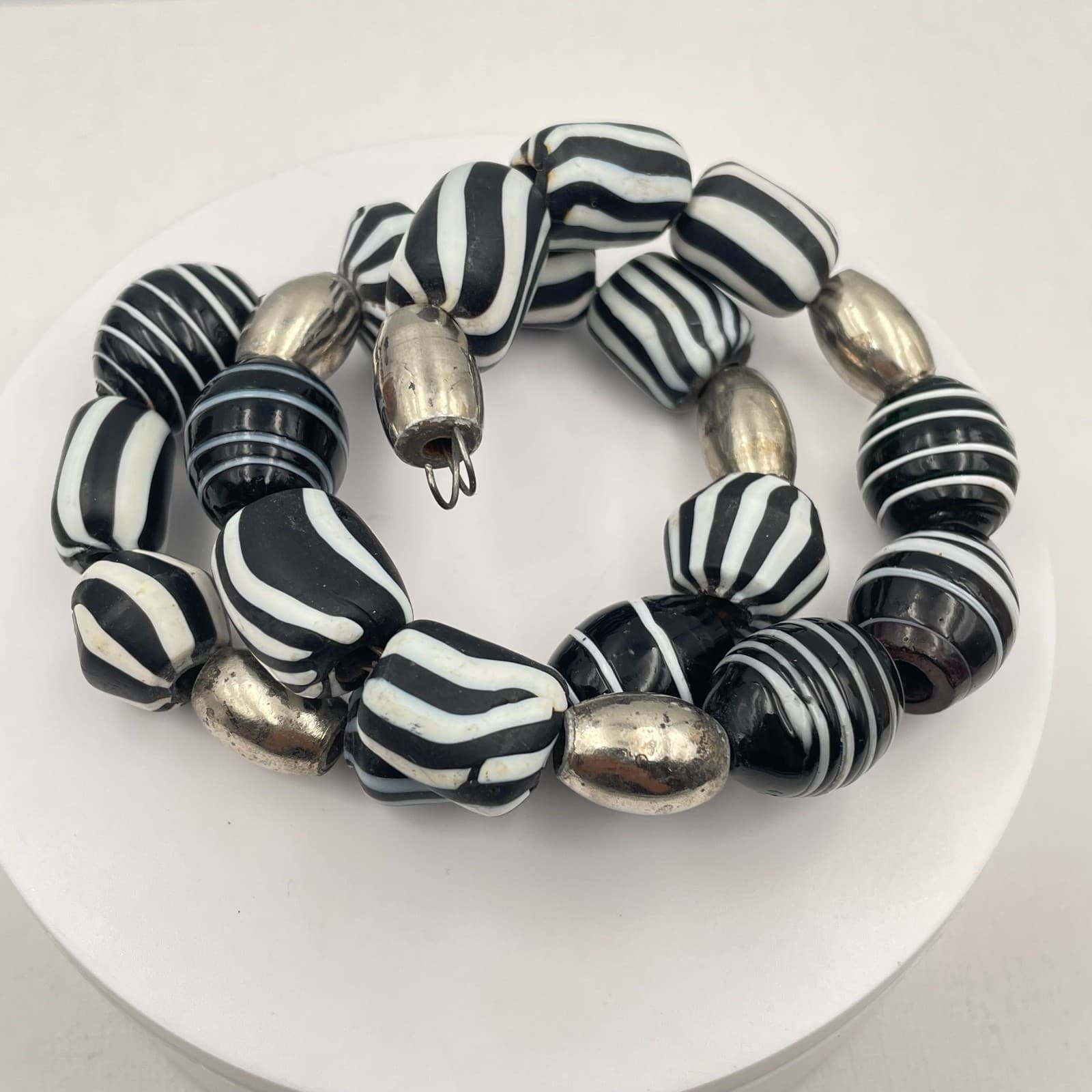 Vintage 90s Silver-Tone Black White Striped Beaded Memory Wrap Bracelet Jewelry - Image 1