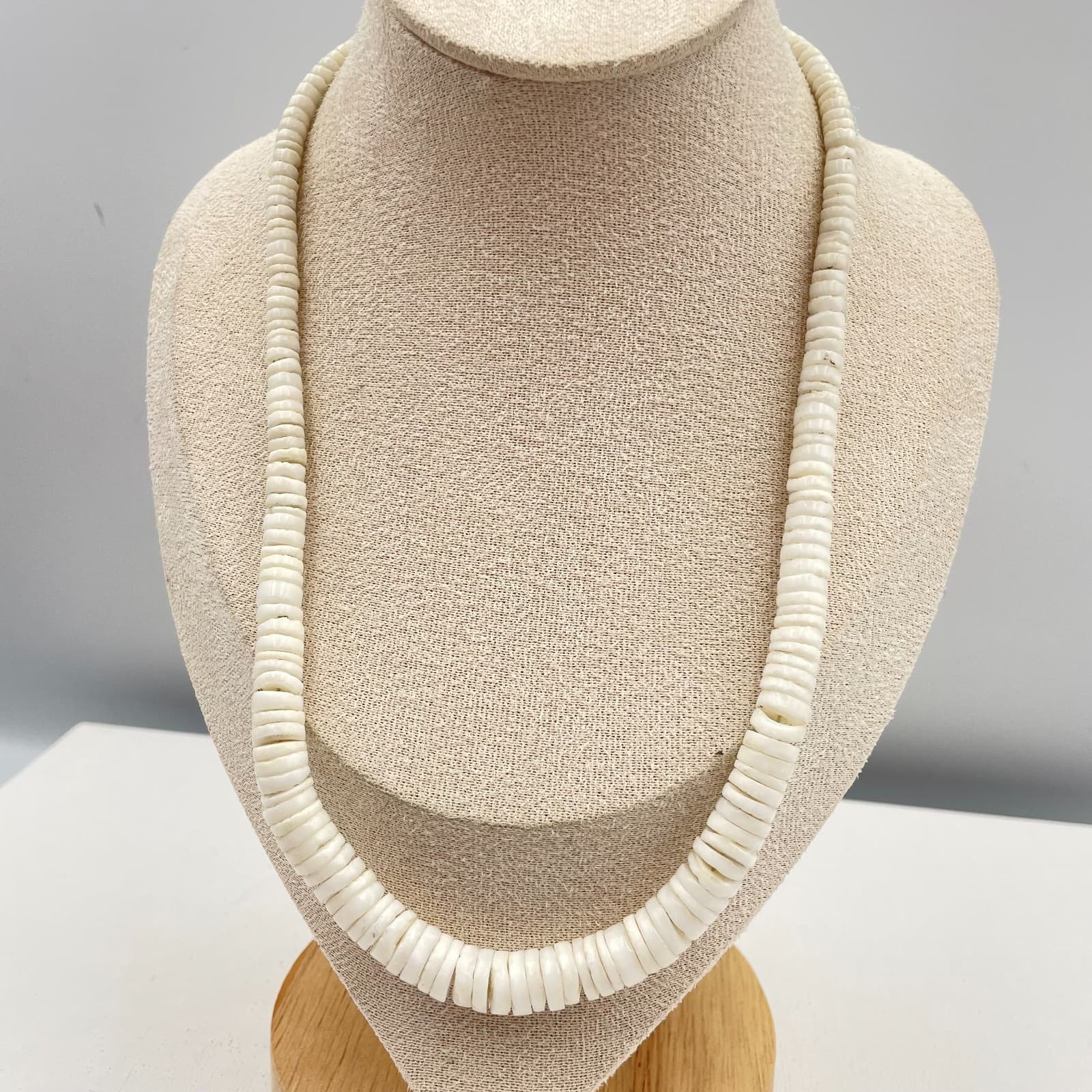 Vintage 90s White Shell Heishe Bead Necklace Boho Women's Fashion Jewelry - Image 1