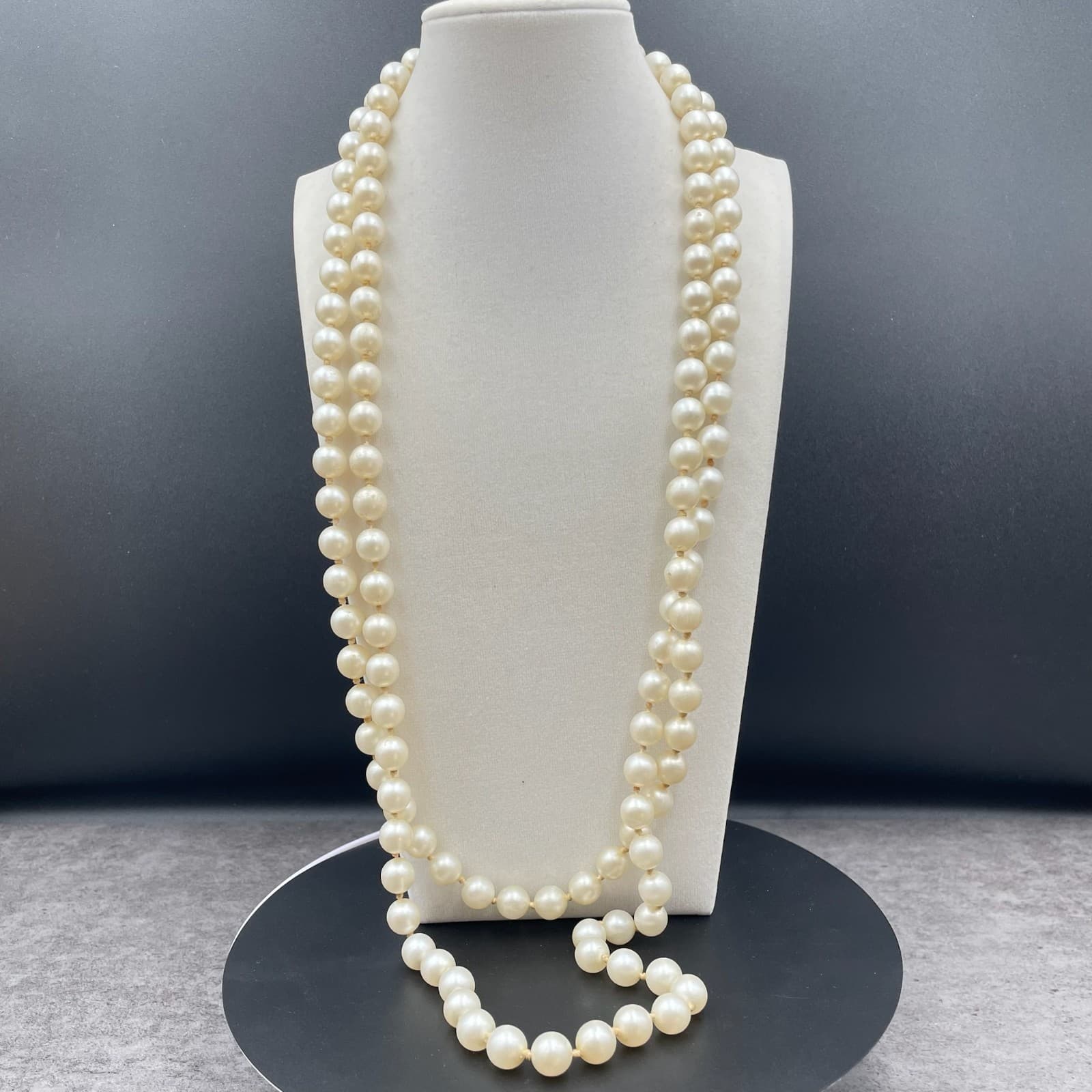 VTG Cream Classic Traditional Plastic Double-Strand Beaded Push Lock Necklace - Image 1