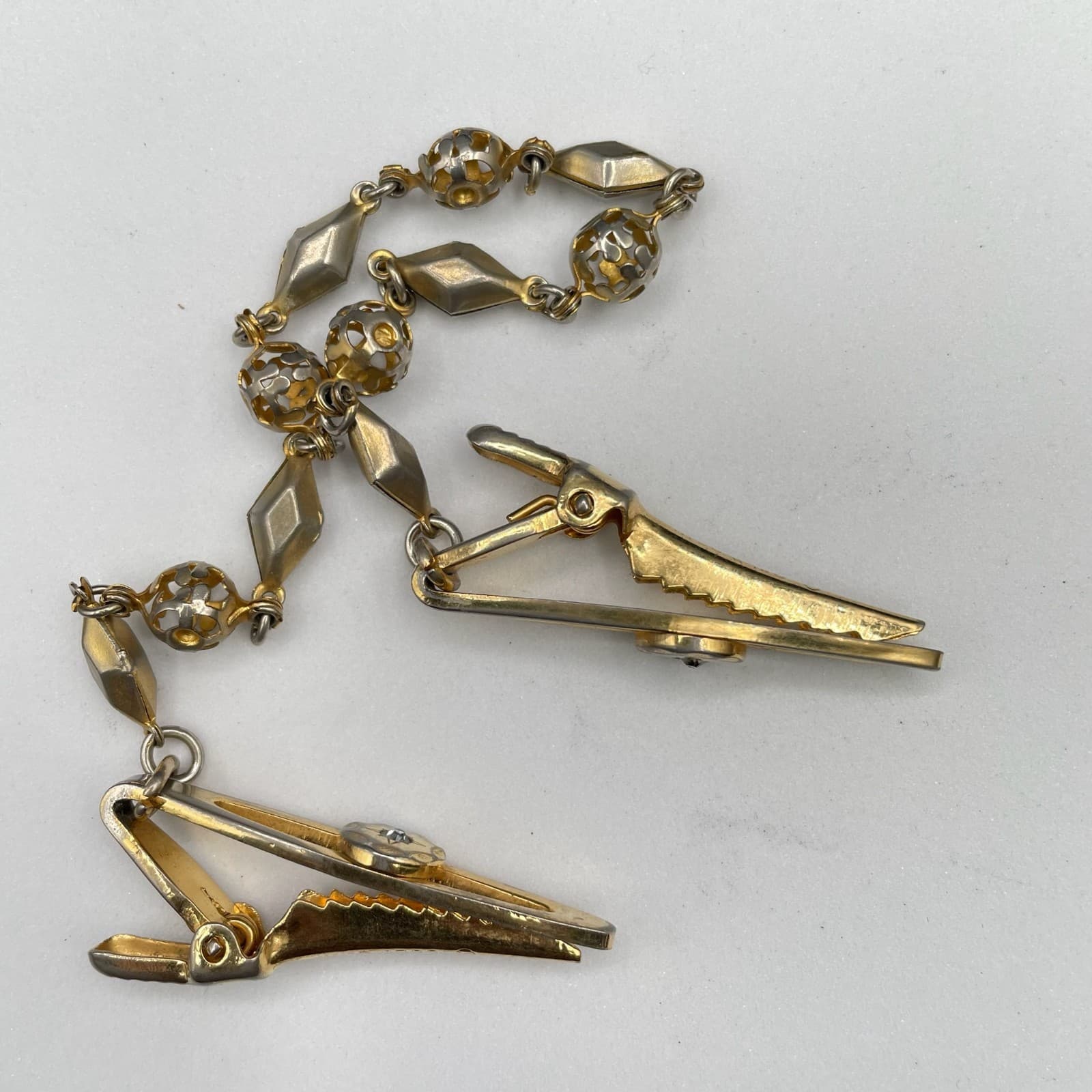 Vintage Gold-Tone Classic Retro Women's Alligator Ornate Clips Sweater Guard - Image 1