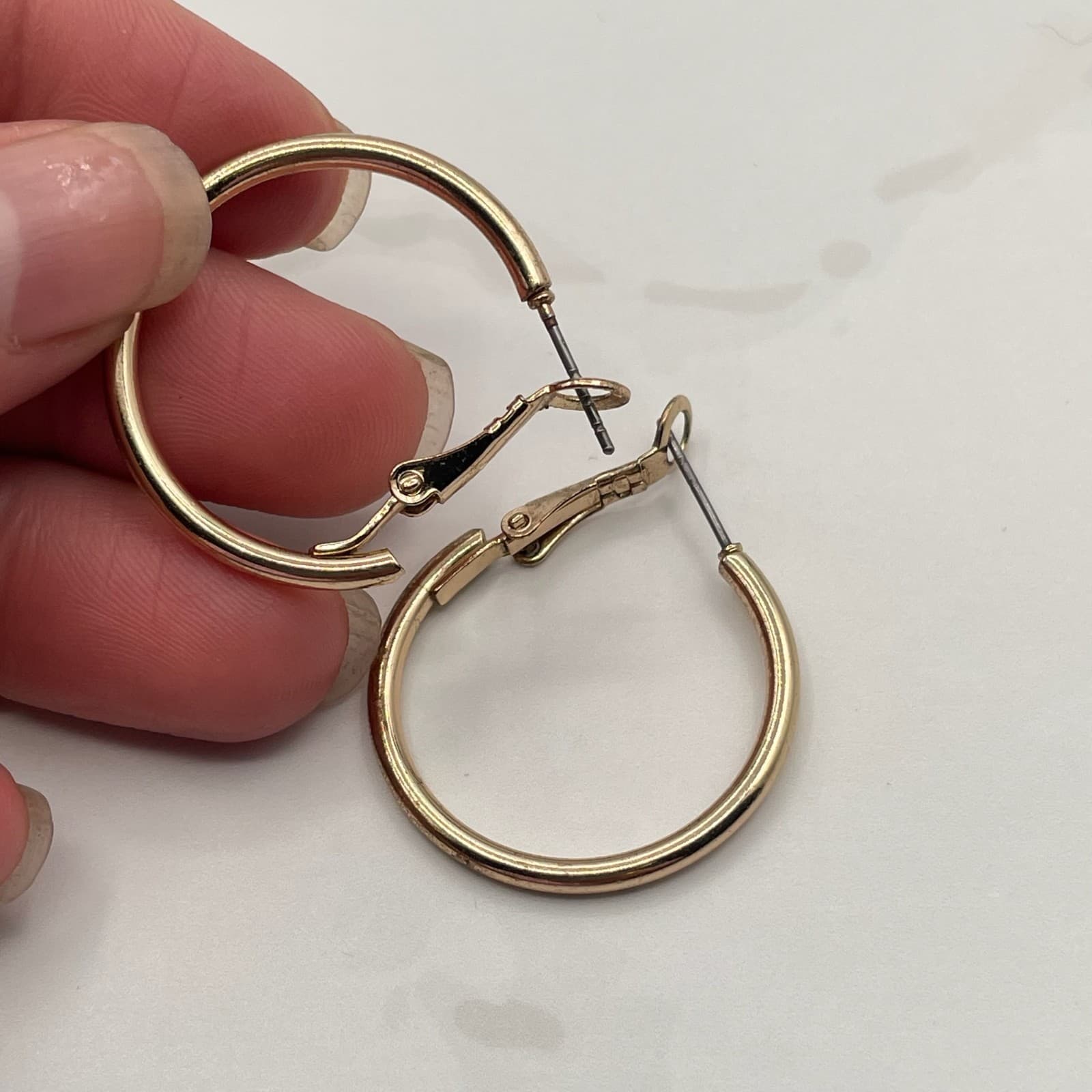 Vintage Gold Tone Leaver Back Hoop Earrings Classic Costume Jewelry Womens - Image 1